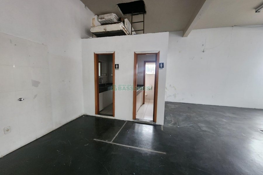 Loja com 415m², no bairro Kayser em Caxias do Sul para Alugar ou Comprar
