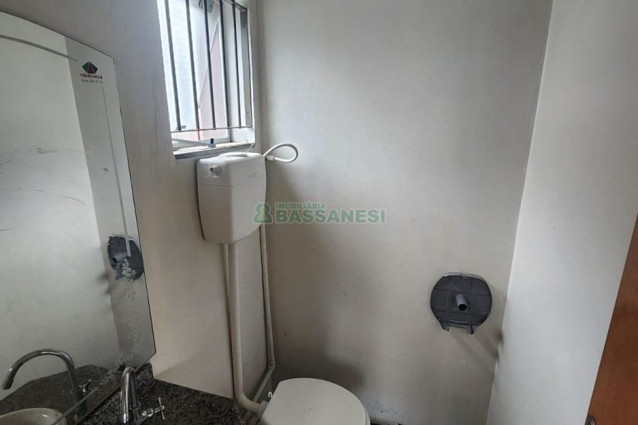 Loja com 415m², no bairro Kayser em Caxias do Sul para Alugar ou Comprar