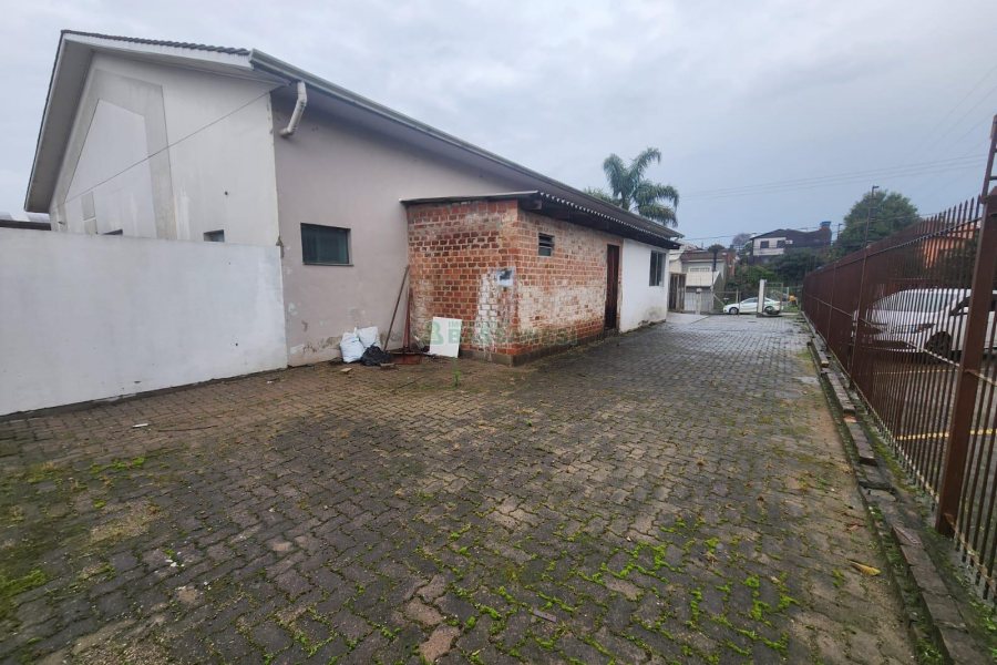 Loja com 415m², no bairro Kayser em Caxias do Sul para Alugar ou Comprar