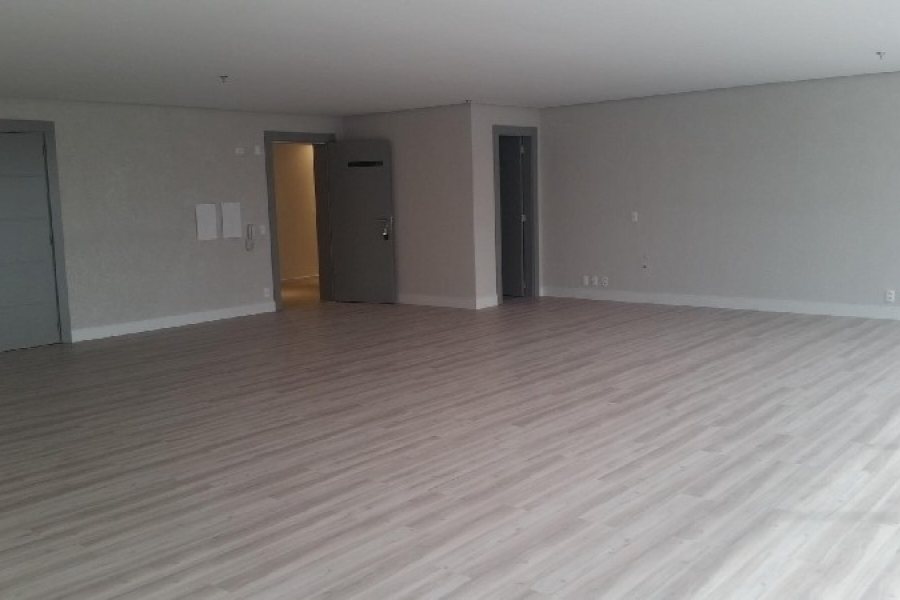 Sala com 51m², 1 vaga, no bairro São Pelegrino em Caxias do Sul para Comprar