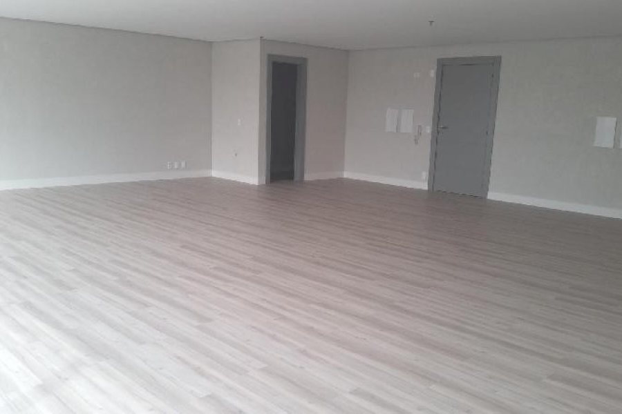 Sala com 51m², 1 vaga, no bairro São Pelegrino em Caxias do Sul para Comprar