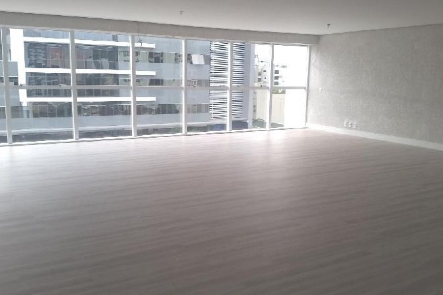 Sala com 51m², 1 vaga, no bairro São Pelegrino em Caxias do Sul para Comprar