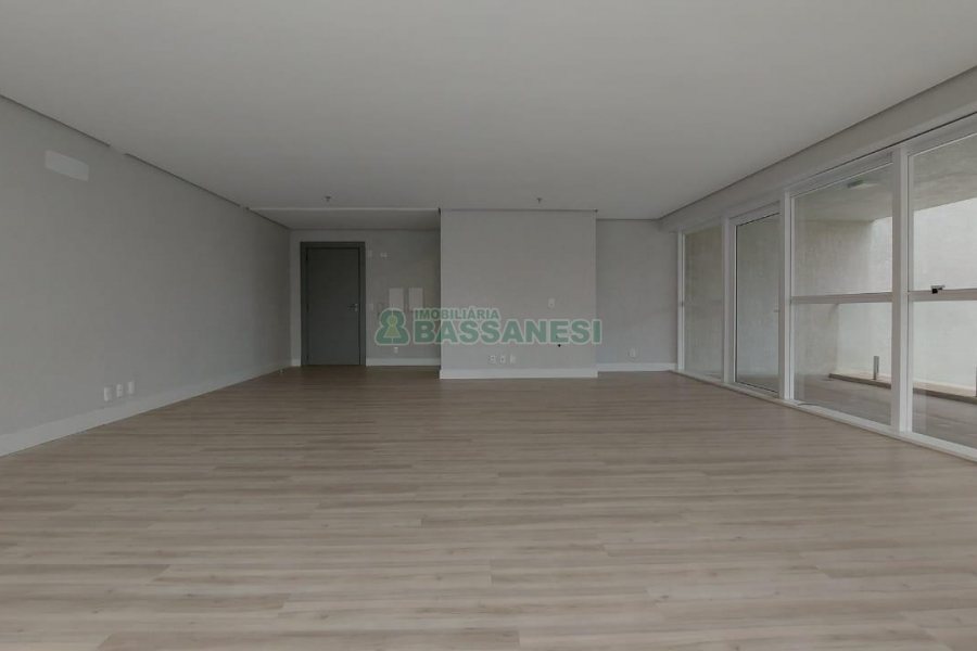 Sala com 85m², 2 vagas, no bairro São Pelegrino em Caxias do Sul para Comprar