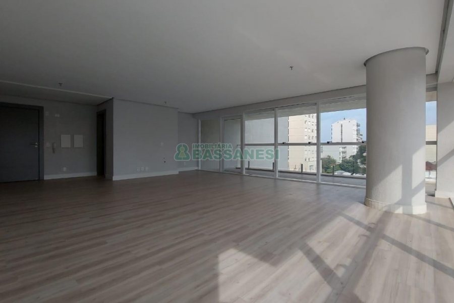 Sala com 85m², 2 vagas, no bairro São Pelegrino em Caxias do Sul para Comprar