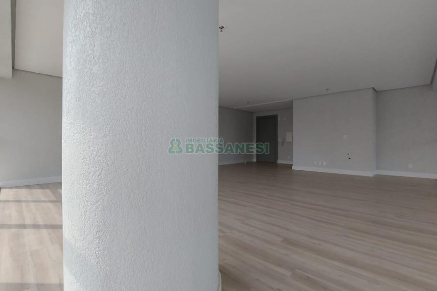 Sala com 85m², 2 vagas, no bairro São Pelegrino em Caxias do Sul para Comprar