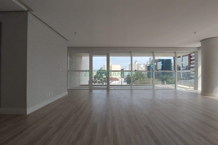 Sala com 85m², 2 vagas, no bairro São Pelegrino em Caxias do Sul para Comprar