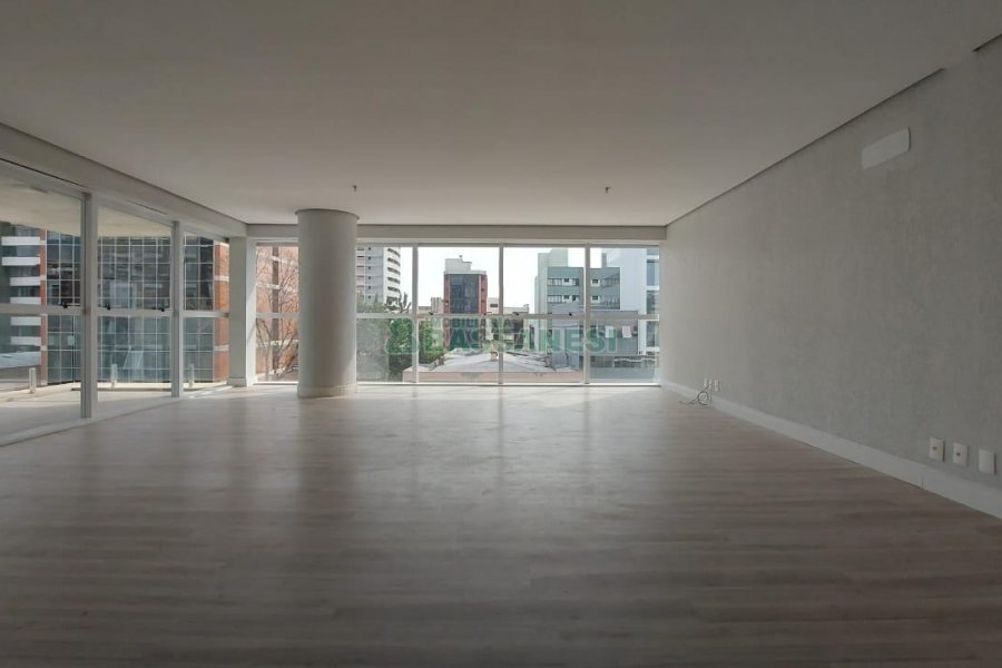 Sala com 85m², 2 vagas, no bairro São Pelegrino em Caxias do Sul para Comprar