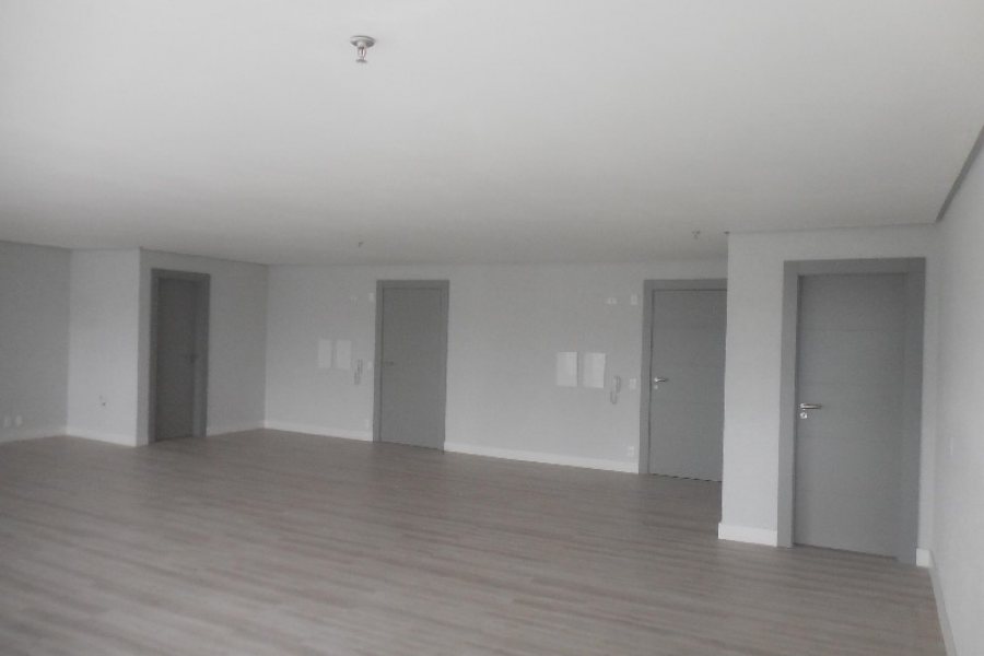 Sala com 90m², 2 vagas, no bairro São Pelegrino em Caxias do Sul para Comprar
