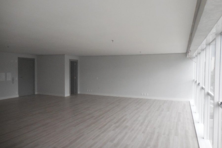 Sala com 90m², 2 vagas, no bairro São Pelegrino em Caxias do Sul para Comprar