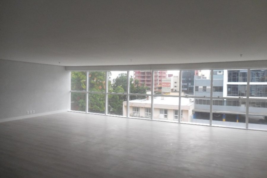 Sala com 90m², 2 vagas, no bairro São Pelegrino em Caxias do Sul para Comprar