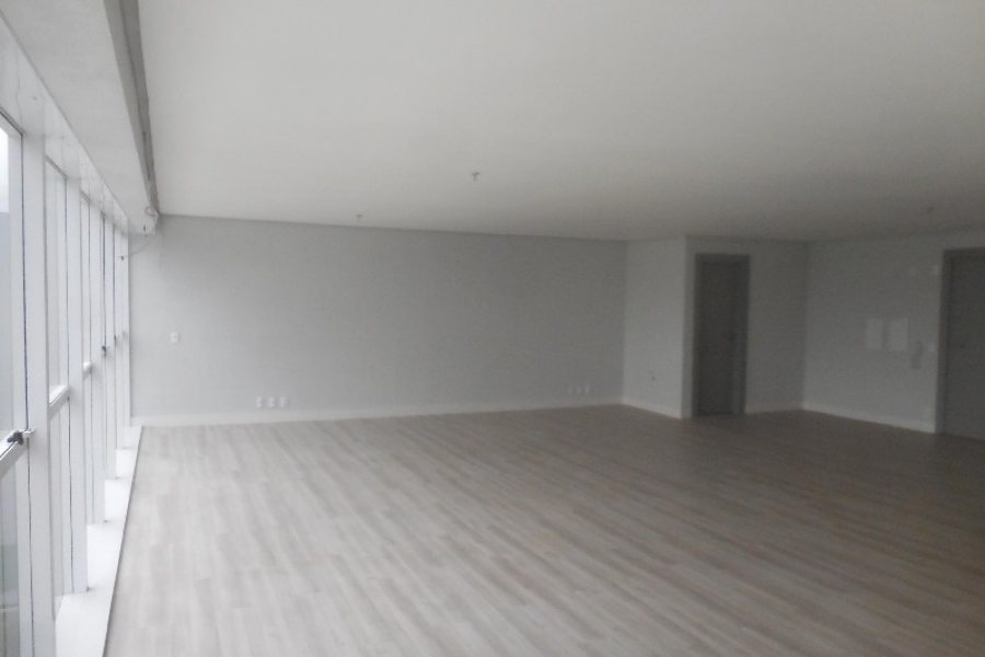 Sala com 90m², 2 vagas, no bairro São Pelegrino em Caxias do Sul para Comprar