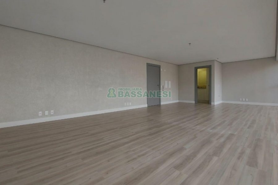 Sala com 51m², 1 vaga, no bairro São Pelegrino em Caxias do Sul para Comprar