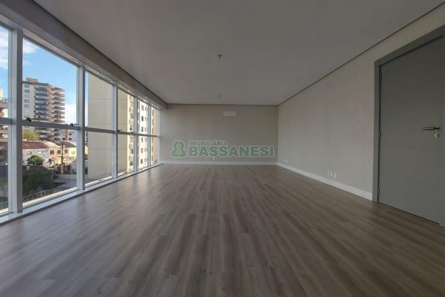 Sala com 51m², 1 vaga, no bairro São Pelegrino em Caxias do Sul para Comprar