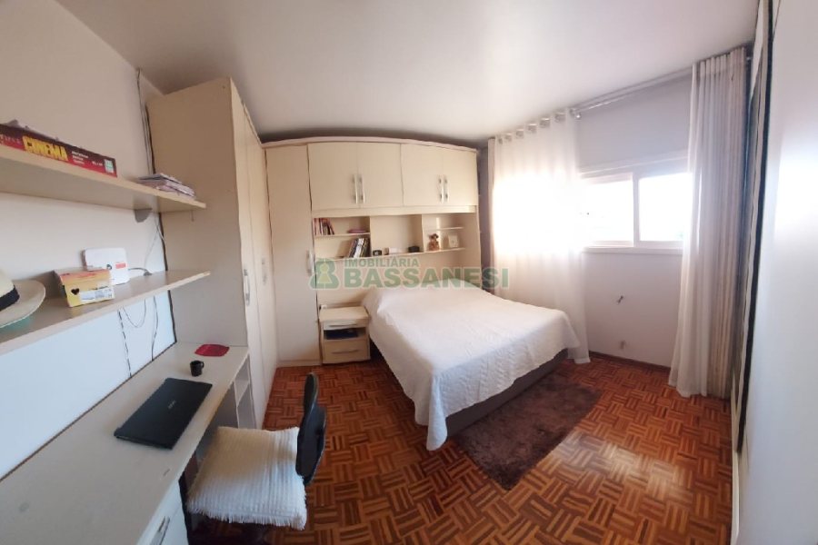 Casa com 229m², 3 dormitórios, 3 vagas, no bairro Kayser em Caxias do Sul para Comprar
