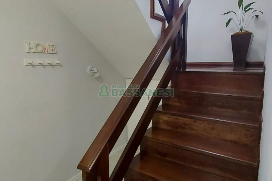 Casa com 229m², 3 dormitórios, 3 vagas, no bairro Kayser em Caxias do Sul para Comprar