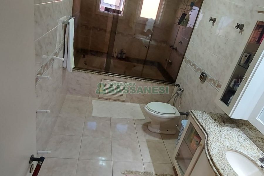 Casa com 229m², 3 dormitórios, 3 vagas, no bairro Kayser em Caxias do Sul para Comprar