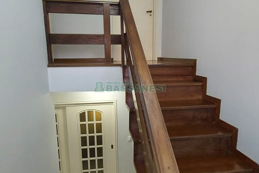 Casa com 229m², 3 dormitórios, 3 vagas, no bairro Kayser em Caxias do Sul para Comprar