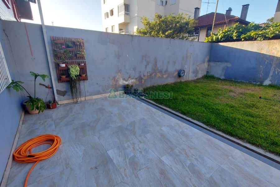 Casa com 229m², 3 dormitórios, 3 vagas, no bairro Kayser em Caxias do Sul para Comprar