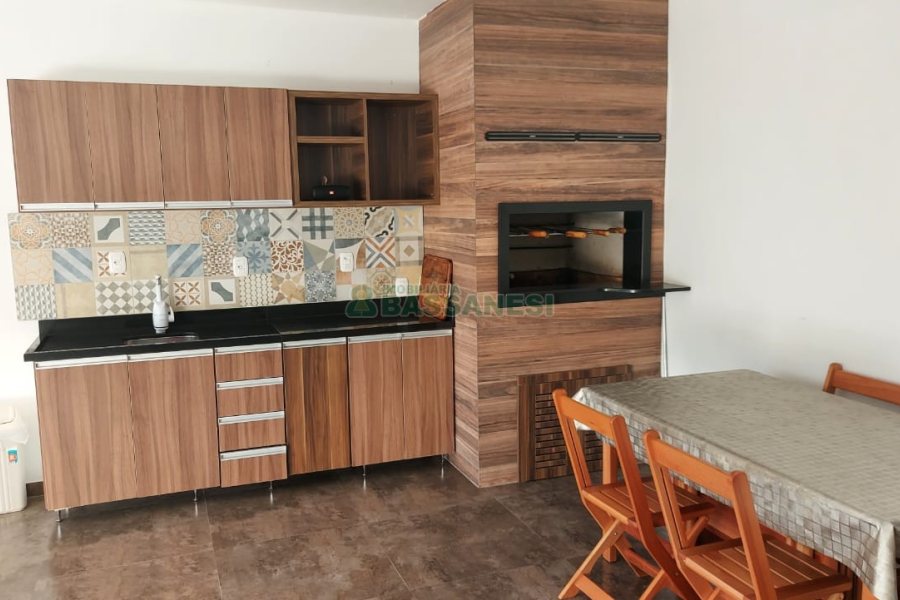 Casa com 229m², 3 dormitórios, 3 vagas, no bairro Kayser em Caxias do Sul para Comprar