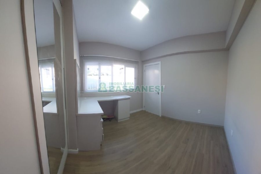 Casa com 229m², 3 dormitórios, 3 vagas, no bairro Kayser em Caxias do Sul para Comprar