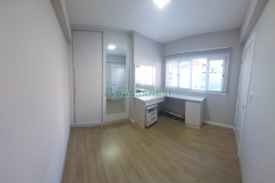 Casa com 229m², 3 dormitórios, 3 vagas, no bairro Kayser em Caxias do Sul para Comprar