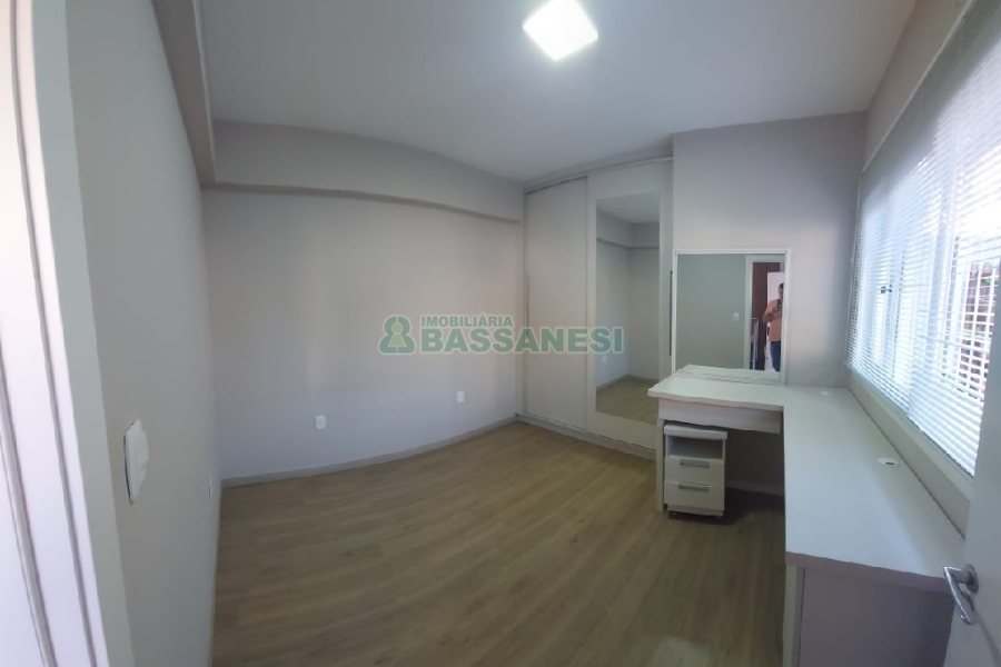 Casa com 229m², 3 dormitórios, 3 vagas, no bairro Kayser em Caxias do Sul para Comprar
