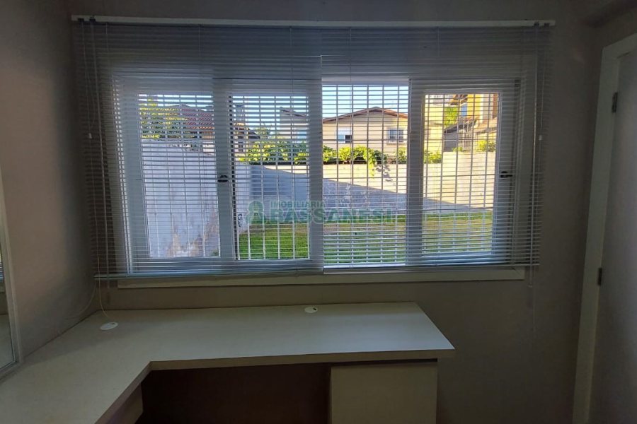 Casa com 229m², 3 dormitórios, 3 vagas, no bairro Kayser em Caxias do Sul para Comprar