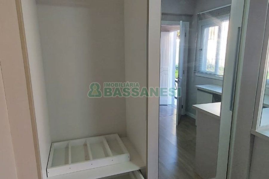 Casa com 229m², 3 dormitórios, 3 vagas, no bairro Kayser em Caxias do Sul para Comprar