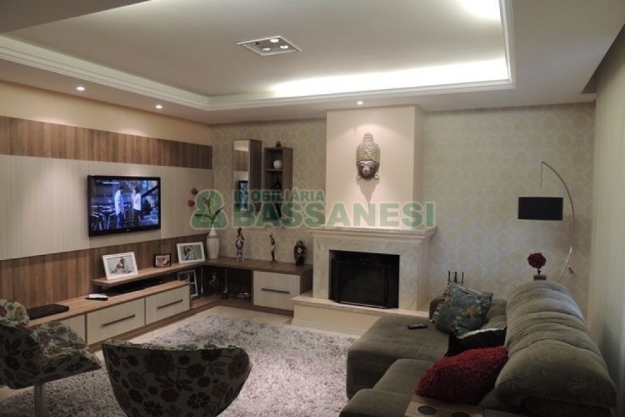 Casa com 229m², 3 dormitórios, 3 vagas, no bairro Kayser em Caxias do Sul para Comprar