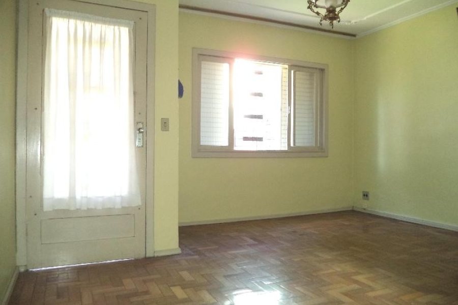 Casa com 261m², 8 dormitórios, 10 vagas, no bairro Rio Branco em Caxias do Sul para Comprar