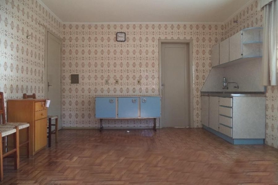 Casa com 261m², 8 dormitórios, 10 vagas, no bairro Rio Branco em Caxias do Sul para Comprar