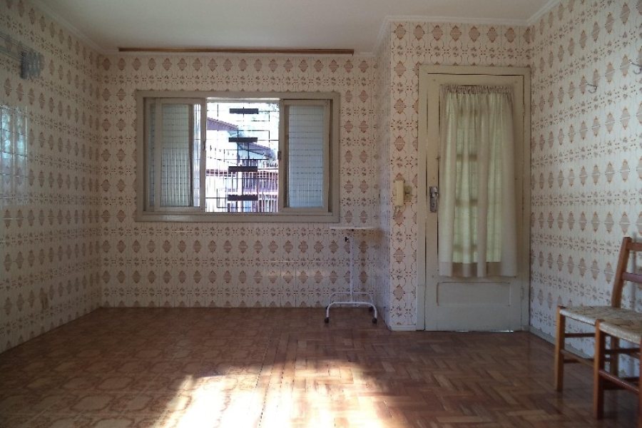 Casa com 261m², 8 dormitórios, 10 vagas, no bairro Rio Branco em Caxias do Sul para Comprar