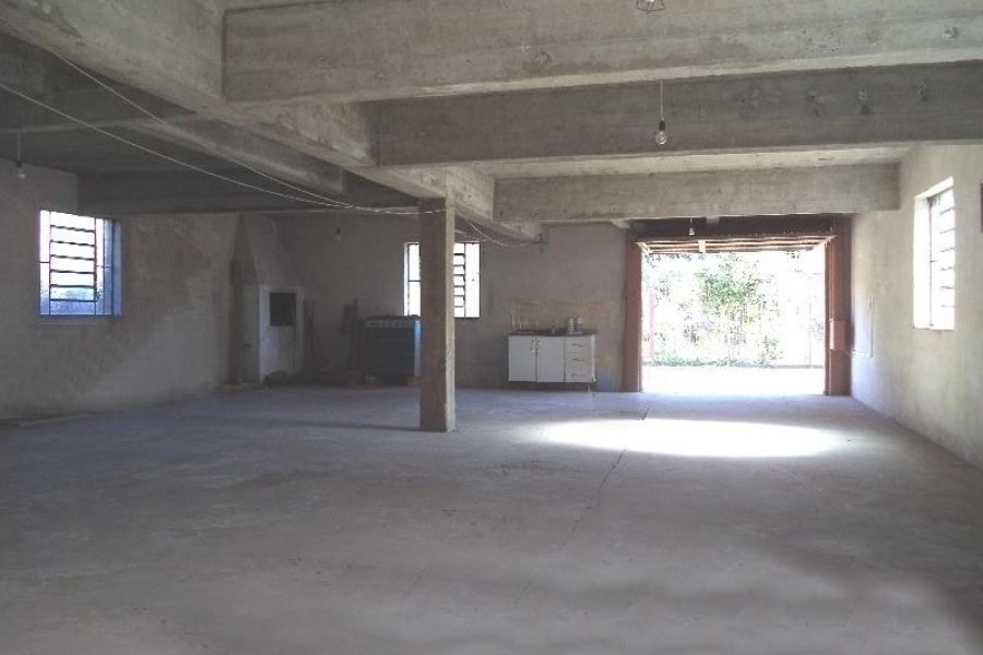 Casa com 261m², 8 dormitórios, 10 vagas, no bairro Rio Branco em Caxias do Sul para Comprar