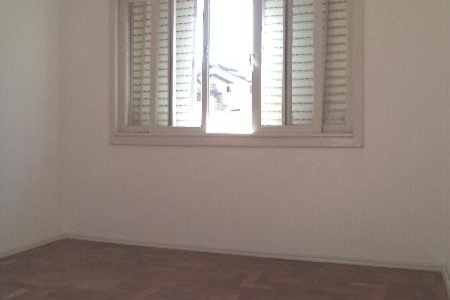 Casa com 261m², 8 dormitórios, 10 vagas, no bairro Rio Branco em Caxias do Sul para Comprar