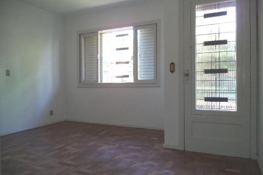 Casa com 261m², 8 dormitórios, 10 vagas, no bairro Rio Branco em Caxias do Sul para Comprar