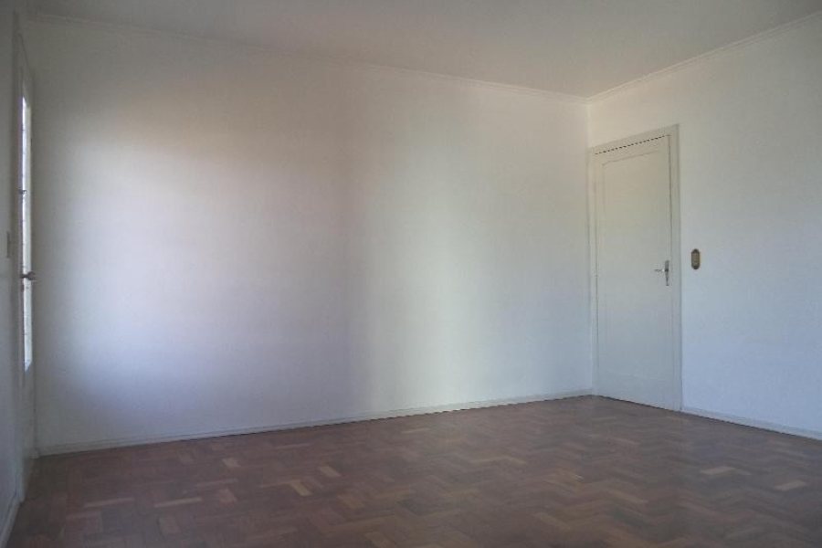 Casa com 261m², 8 dormitórios, 10 vagas, no bairro Rio Branco em Caxias do Sul para Comprar