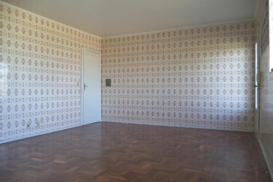 Casa com 261m², 8 dormitórios, 10 vagas, no bairro Rio Branco em Caxias do Sul para Comprar