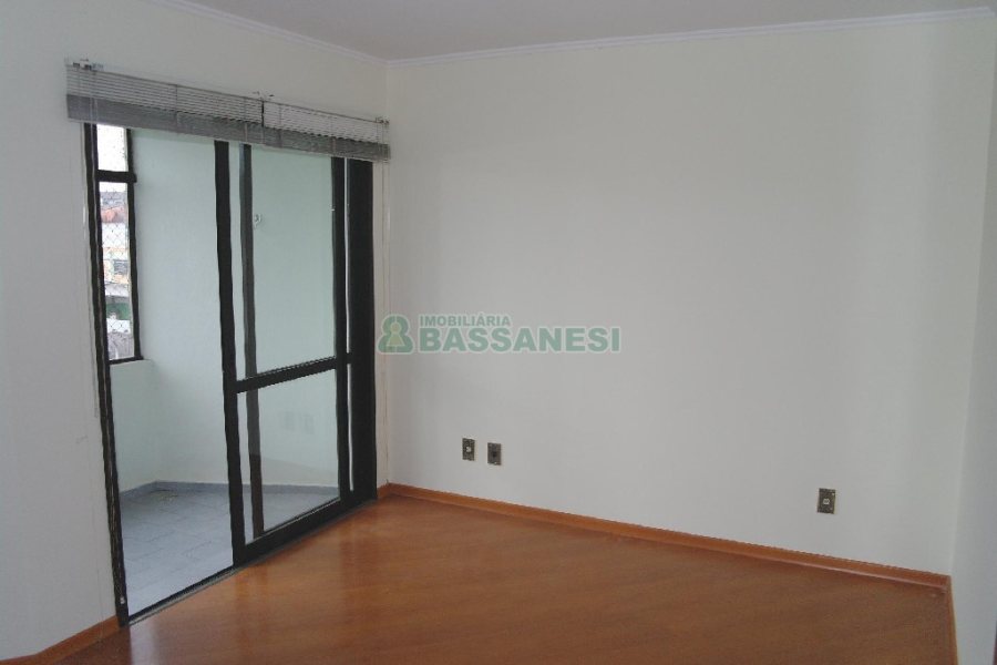Apartamento com 106m², 3 dormitórios, 1 vaga, no bairro Santa Catarina em Caxias do Sul para Alugar