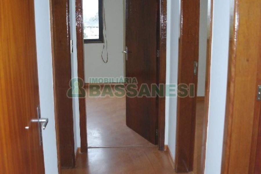 Apartamento com 106m², 3 dormitórios, 1 vaga, no bairro Santa Catarina em Caxias do Sul para Alugar