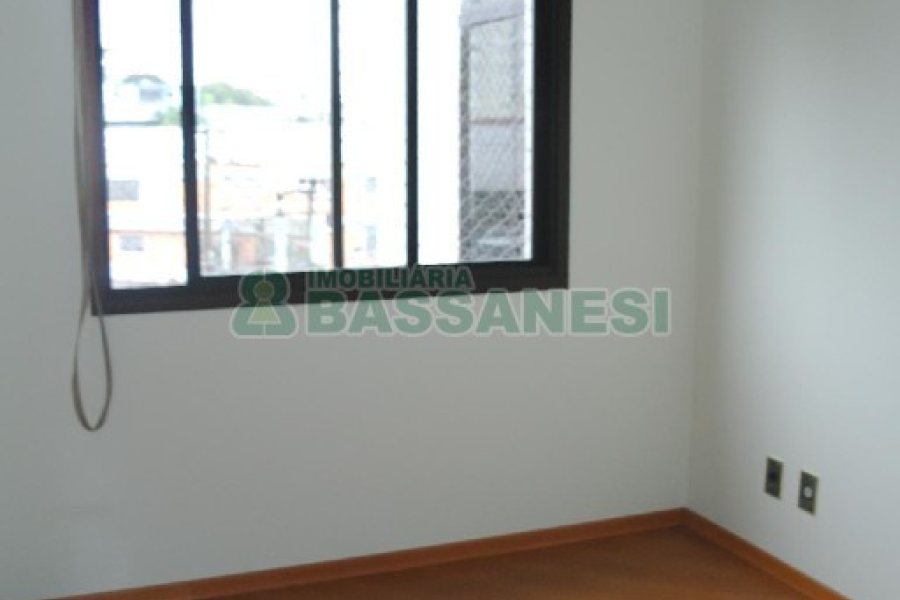 Apartamento com 106m², 3 dormitórios, 1 vaga, no bairro Santa Catarina em Caxias do Sul para Alugar