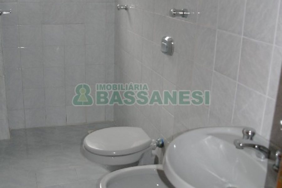 Apartamento com 106m², 3 dormitórios, 1 vaga, no bairro Santa Catarina em Caxias do Sul para Alugar