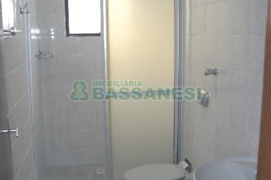 Apartamento com 106m², 3 dormitórios, 1 vaga, no bairro Santa Catarina em Caxias do Sul para Alugar
