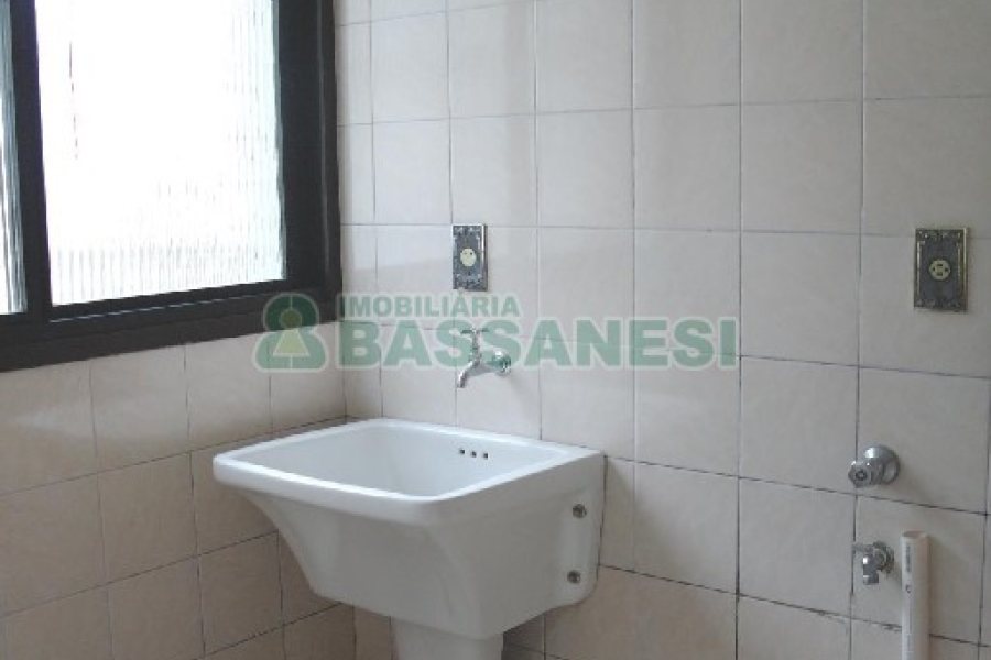 Apartamento com 106m², 3 dormitórios, 1 vaga, no bairro Santa Catarina em Caxias do Sul para Alugar