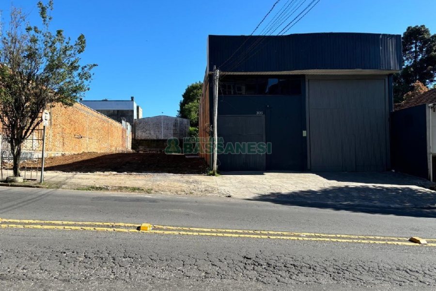 Pavilhão com 227m², no bairro São Pelegrino em Caxias do Sul para Alugar
