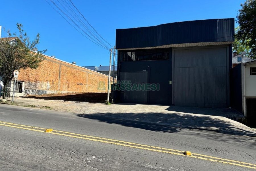 Pavilhão com 227m², no bairro São Pelegrino em Caxias do Sul para Alugar