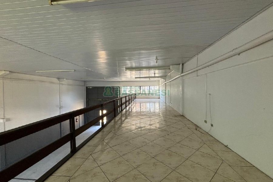 Pavilhão com 227m², no bairro São Pelegrino em Caxias do Sul para Alugar
