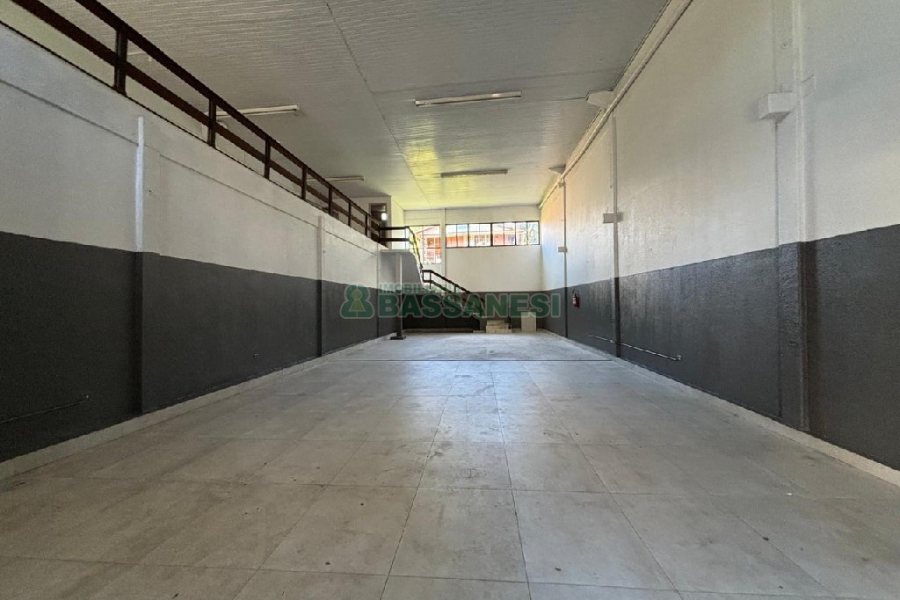 Pavilhão com 227m², no bairro São Pelegrino em Caxias do Sul para Alugar