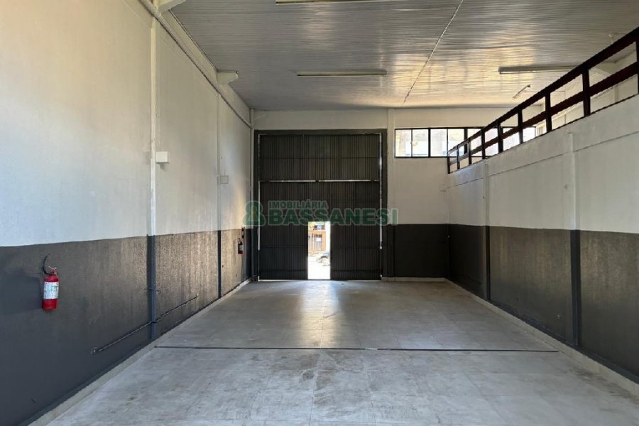 Pavilhão com 227m², no bairro São Pelegrino em Caxias do Sul para Alugar