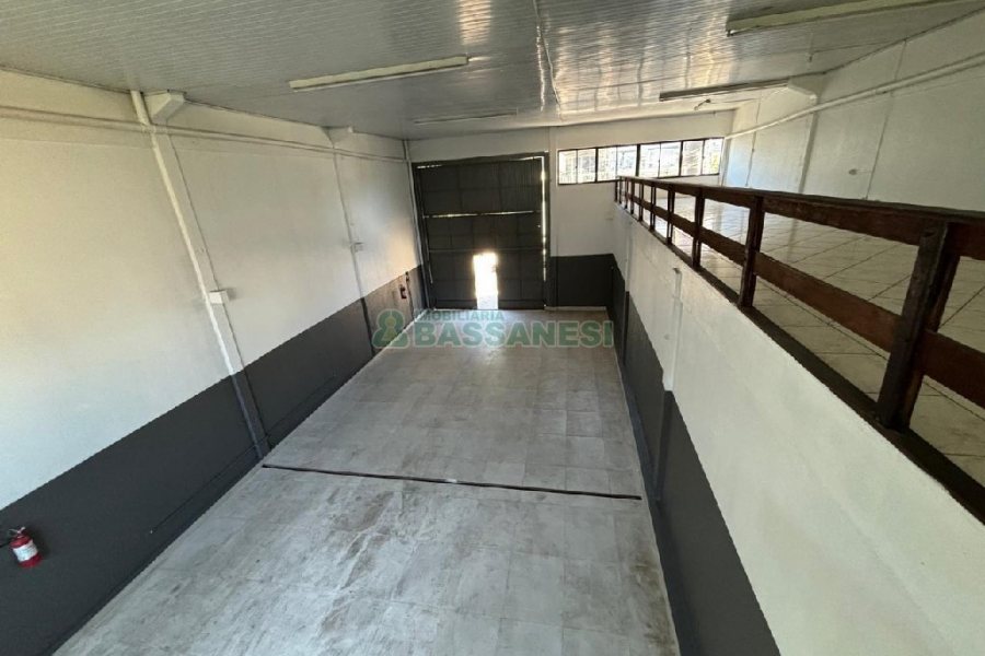Pavilhão com 227m², no bairro São Pelegrino em Caxias do Sul para Alugar
