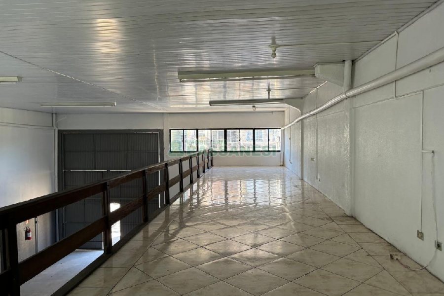 Pavilhão com 227m², no bairro São Pelegrino em Caxias do Sul para Alugar